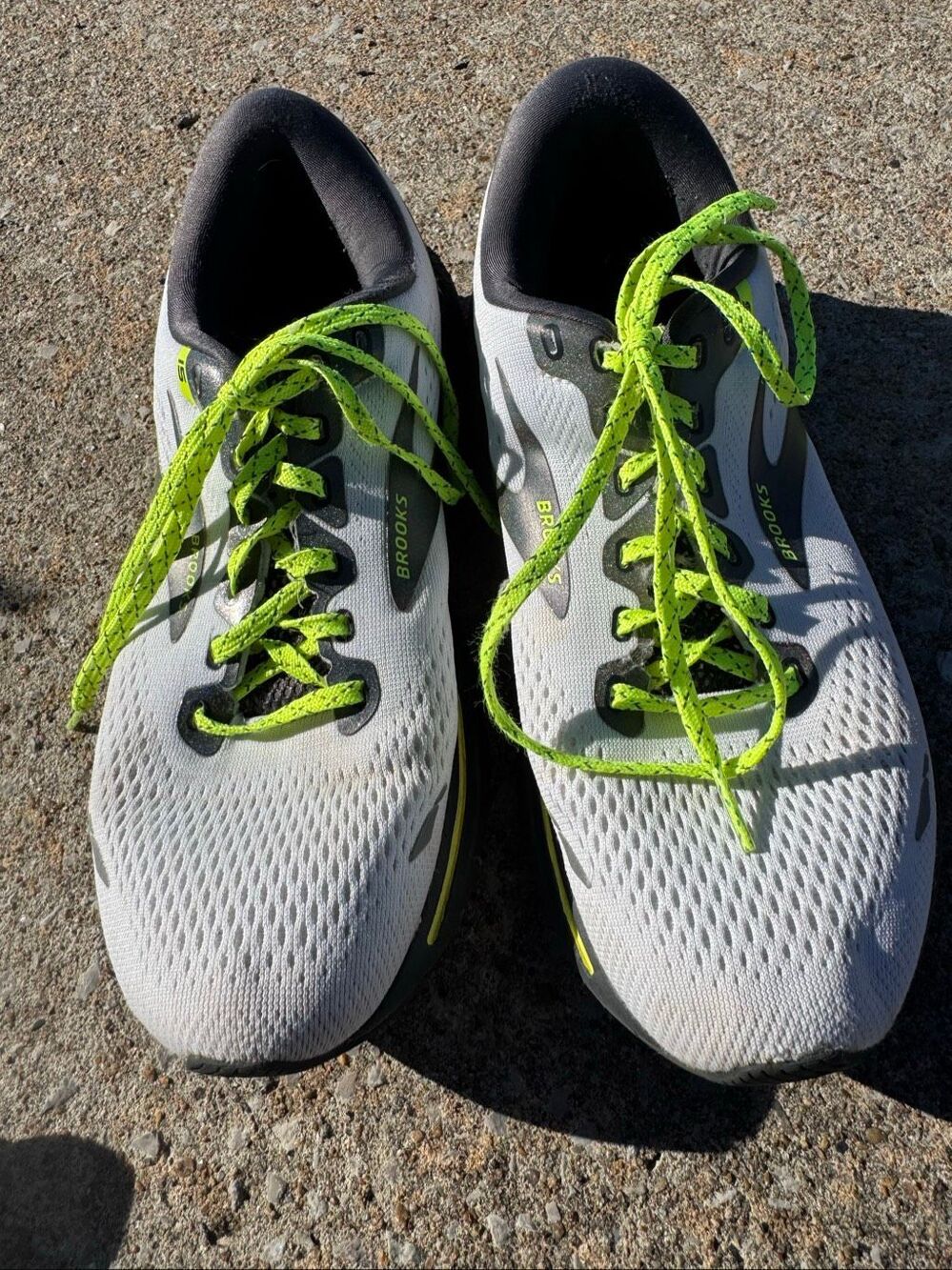 Brooks Ghost Women’s Size 9 B Gray White Green Running Shoes Sneakers